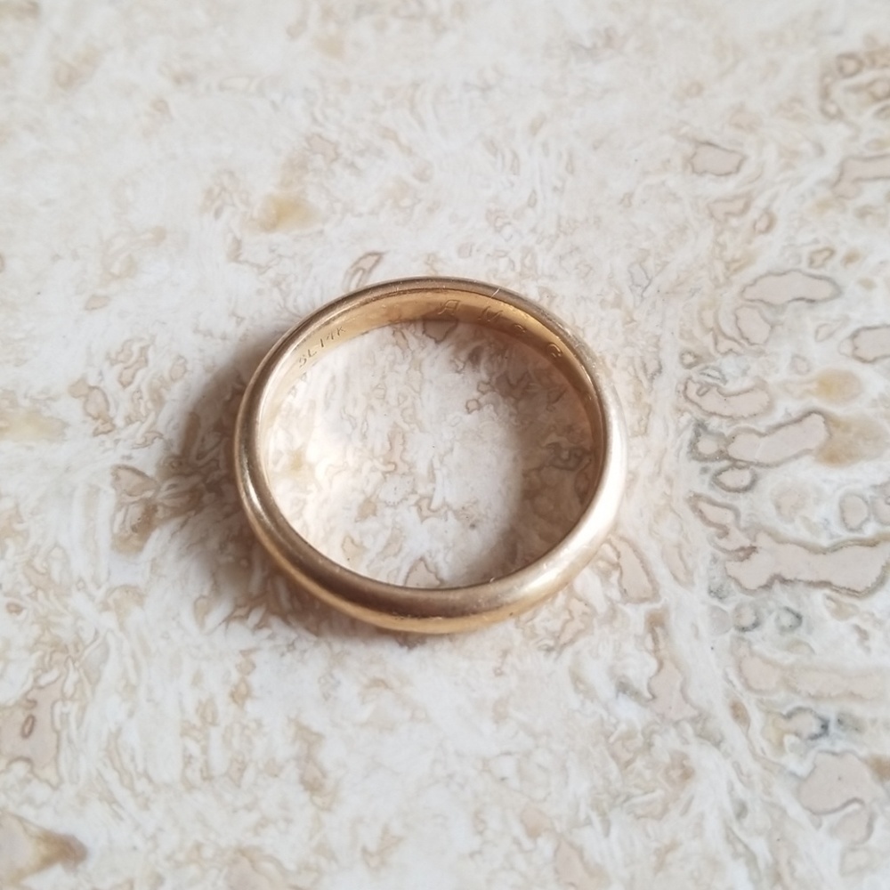 Mens Gold wedding band